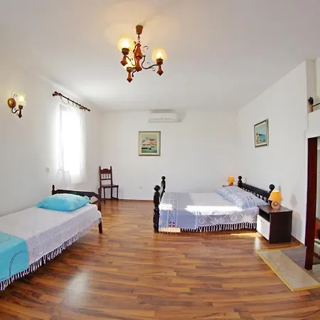 بيت للعطل House With A Swimming Pool Sumartin, Brac - 12482